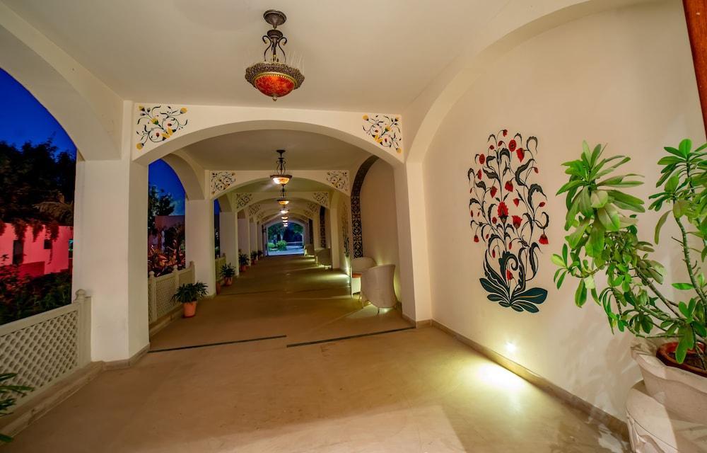 Отель Ramada By Wyndham Jaipur Jaisinghpura Экстерьер фото