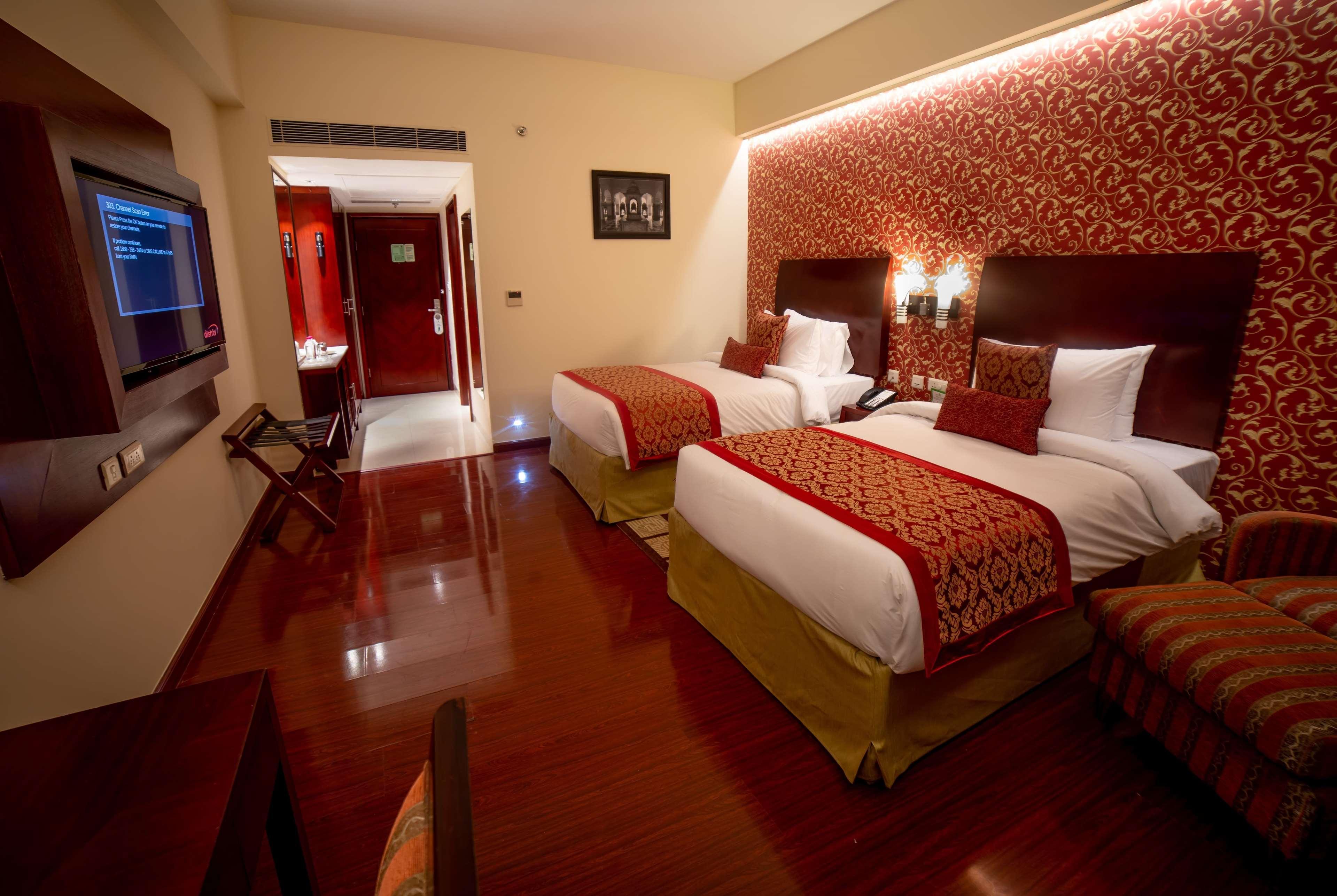 Отель Ramada By Wyndham Jaipur Jaisinghpura Экстерьер фото